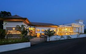 Eloor Tourist Home